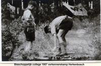 1957 Verkennerskamp Herkenbosch. Links Henk Spinhof