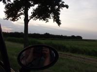Richting IJsselmeer, rechts is gebied A, achter begroeing ligt de asfaltvlakte voor schepen  die in de zomer in het water liggen 