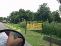 einde van de weg, rechtdoor camping, rechts parkeerterrein strand